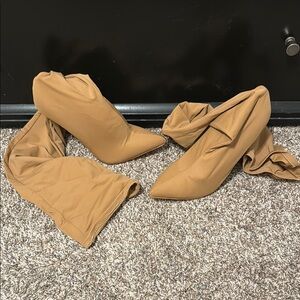 Elegant Tan Women's Boots